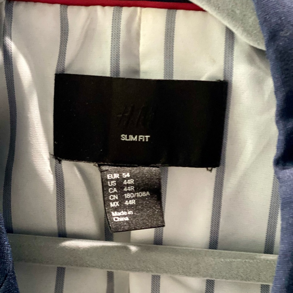 H&M Blazer - Picture 2 of 4